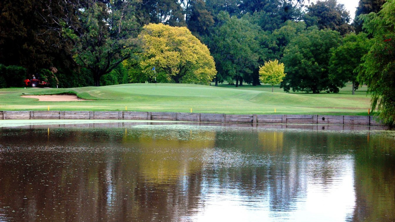 A dogleg seen from the tee